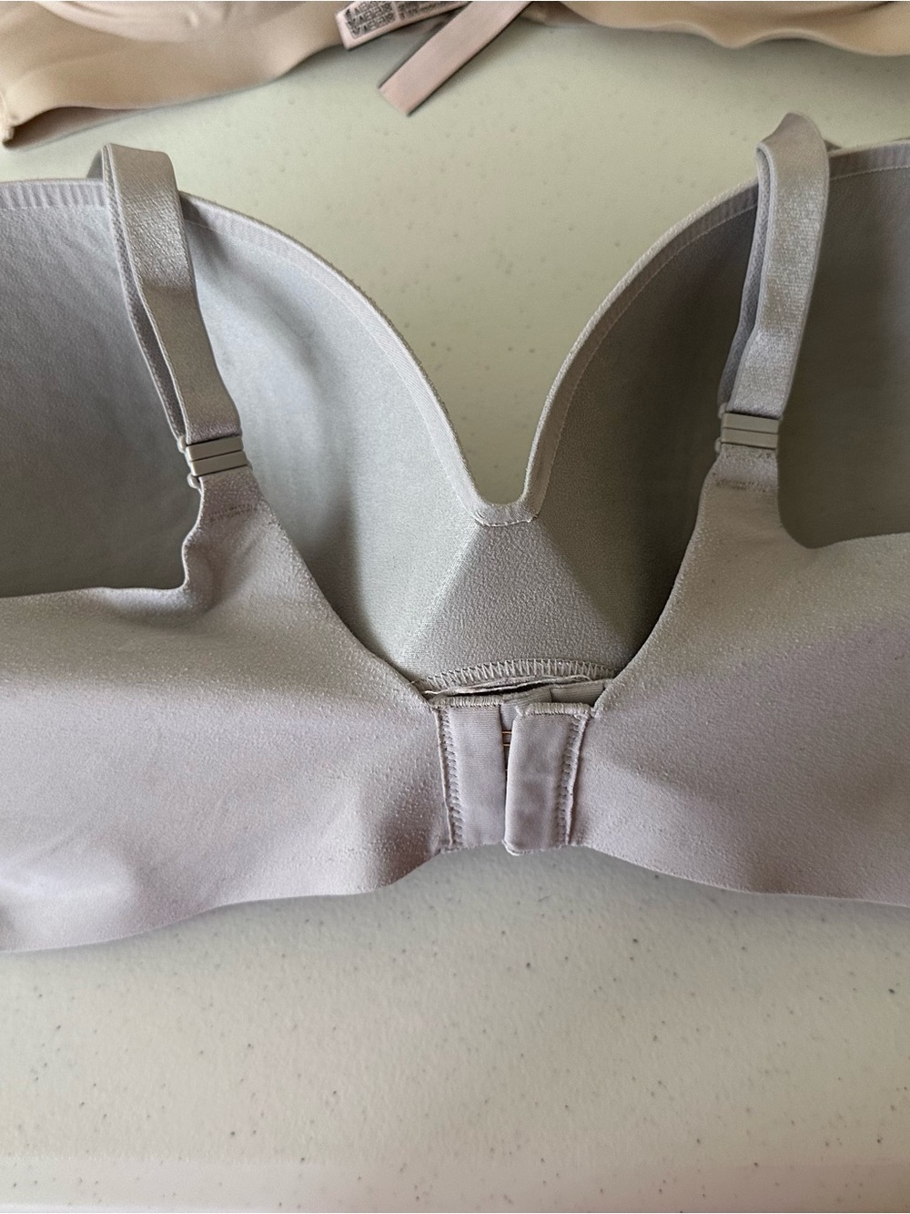 Victorias Secret Everyday Smooth bra size 38DD, pre owned- excellent 1145 - Picture 2 of 3